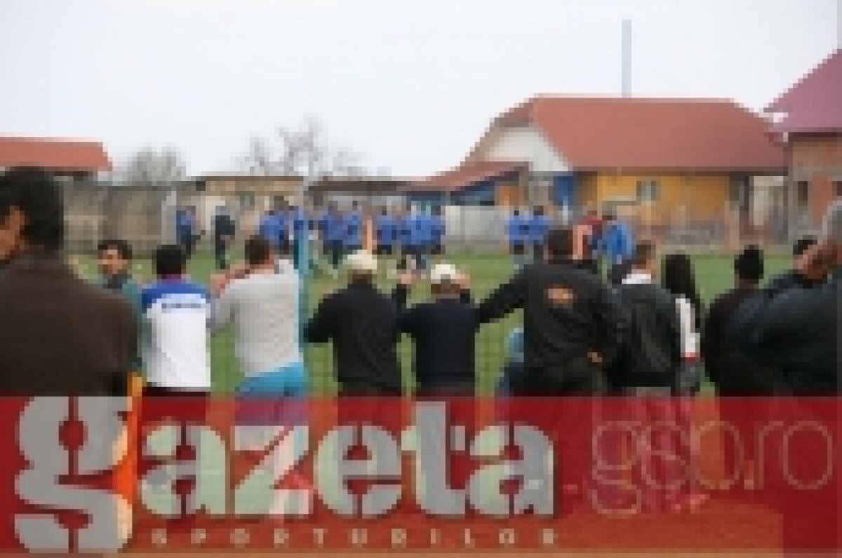 FOTO / Viaţa la ţară: Steaua s-a pregătit pentru Pandurii într-un sat :D