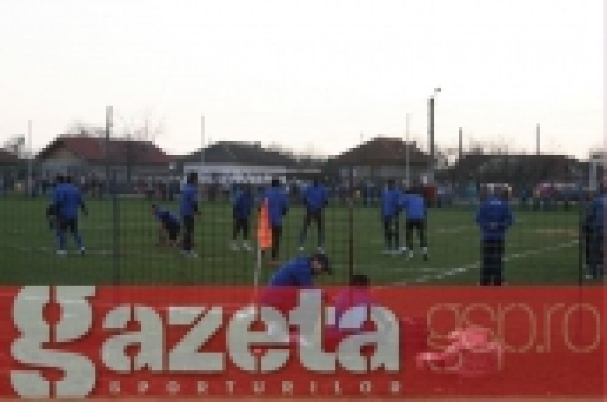 FOTO / Viaţa la ţară: Steaua s-a pregătit pentru Pandurii într-un sat :D