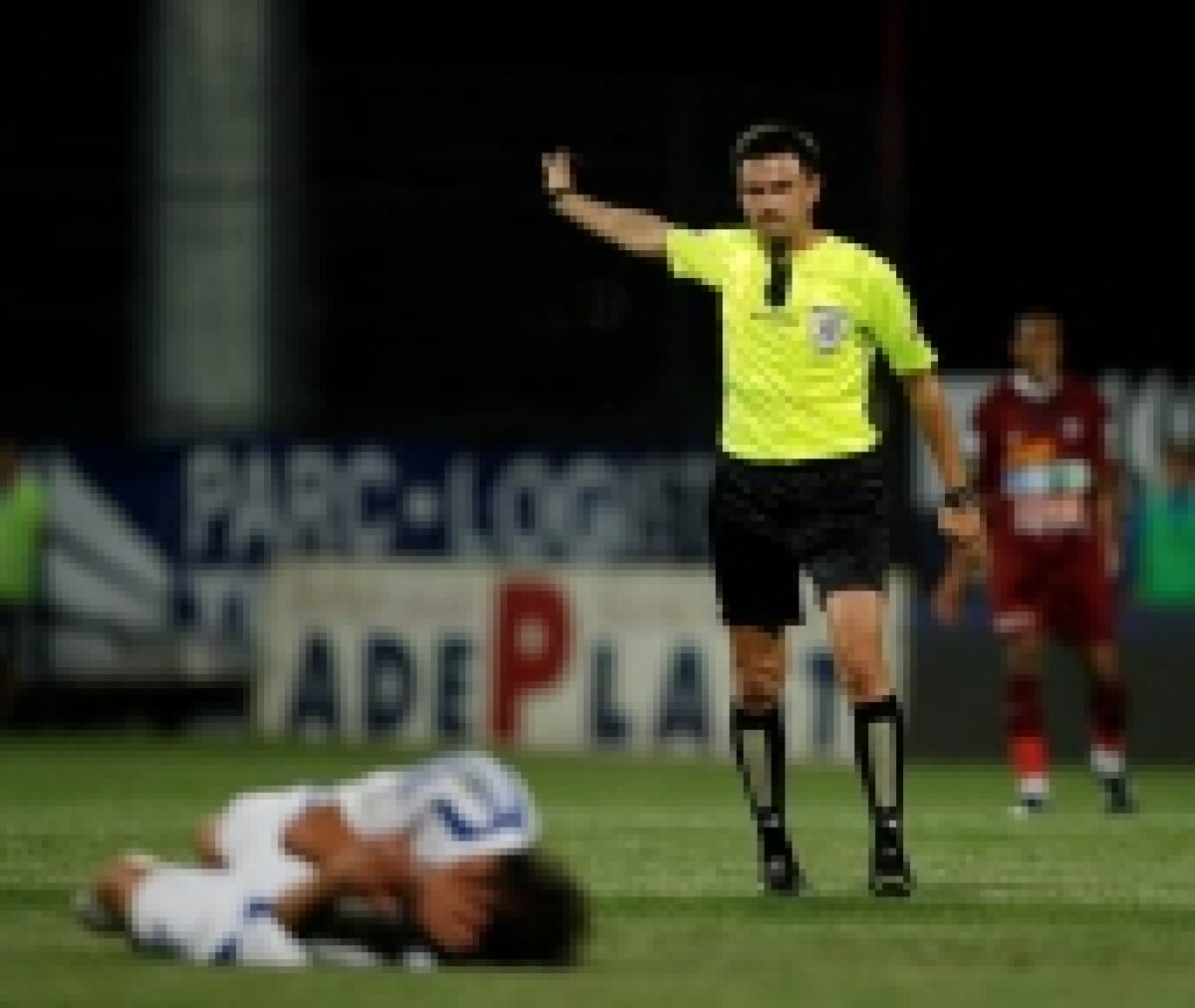 Balaj cîştigă 40.000€ pe an din arbitraj! Cel mai tăcut arbitru FIFA al României vorbeşte despre viaţa sa pentru cititorii Gazetei