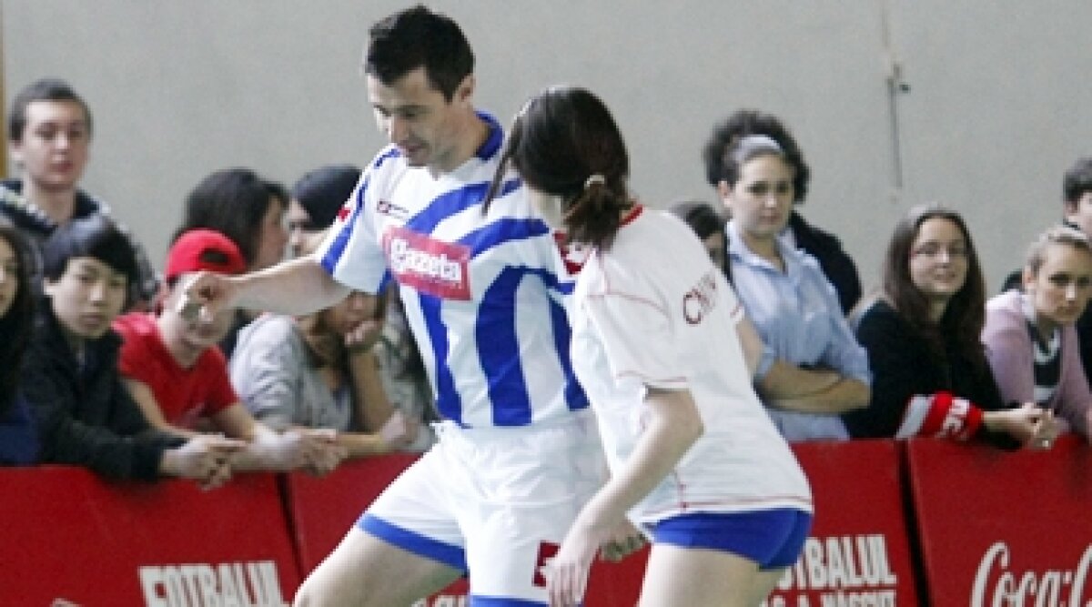 Miu, Răducan, Prunea şi Grădinescu au jucat fotbal-spectacol cu puştii de la "Haşdeu" » Puştoaice în careu!