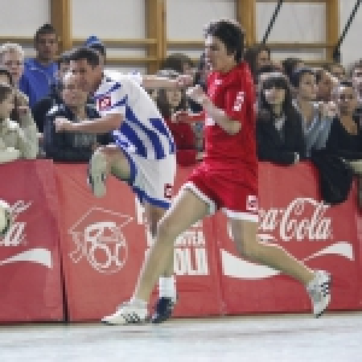 Miu, Răducan, Prunea şi Grădinescu au jucat fotbal-spectacol cu puştii de la "Haşdeu" » Puştoaice în careu!