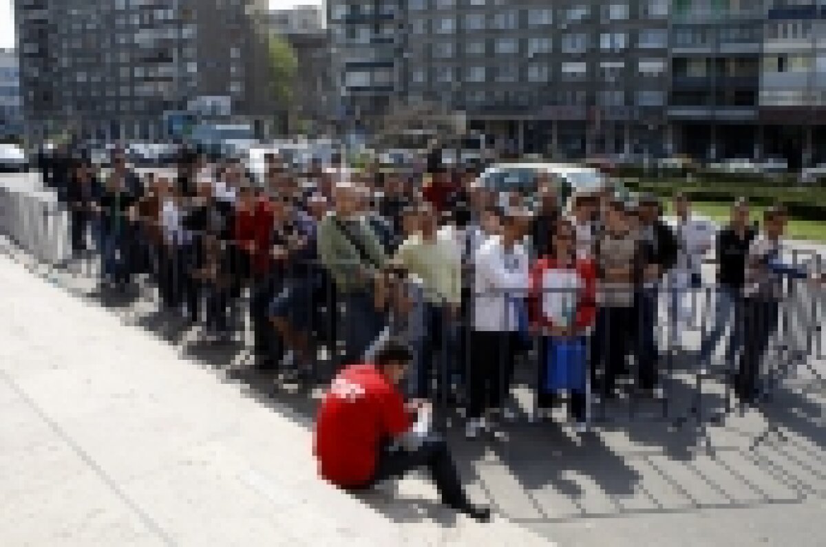 Galerie foto / Peste 7.700 de fani s-au fotografiat cu trofeul Cupei Mondiale