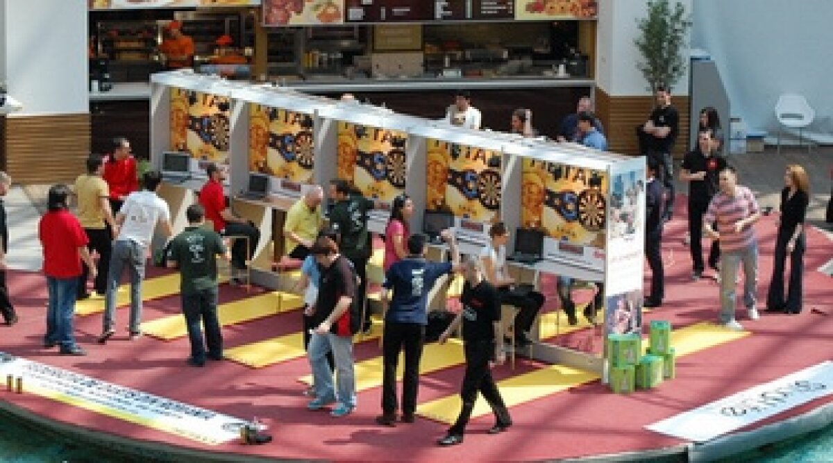 Spectacol la concursul de darts din Bucureşti!