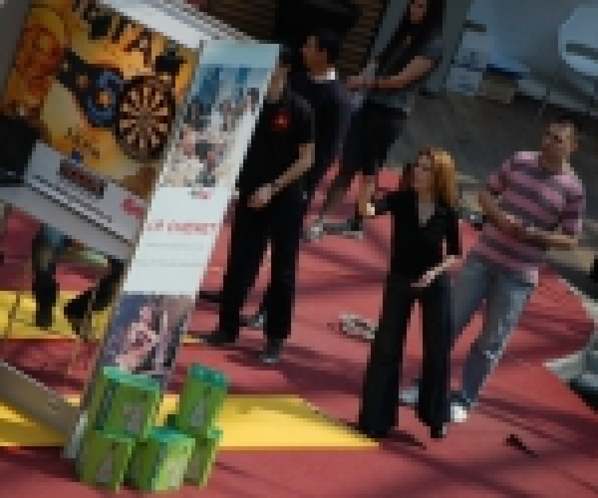 Spectacol la concursul de darts din Bucureşti!