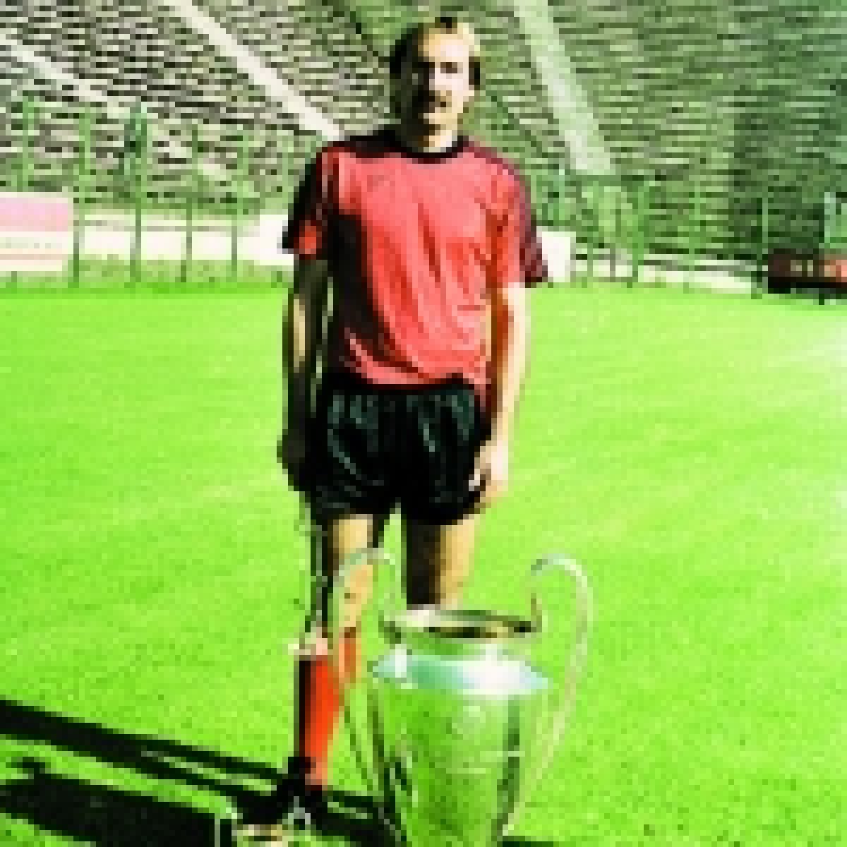 Soarta unui mare fotbalist! » Mihail Majearu trăieşte de pe o zi pe alta