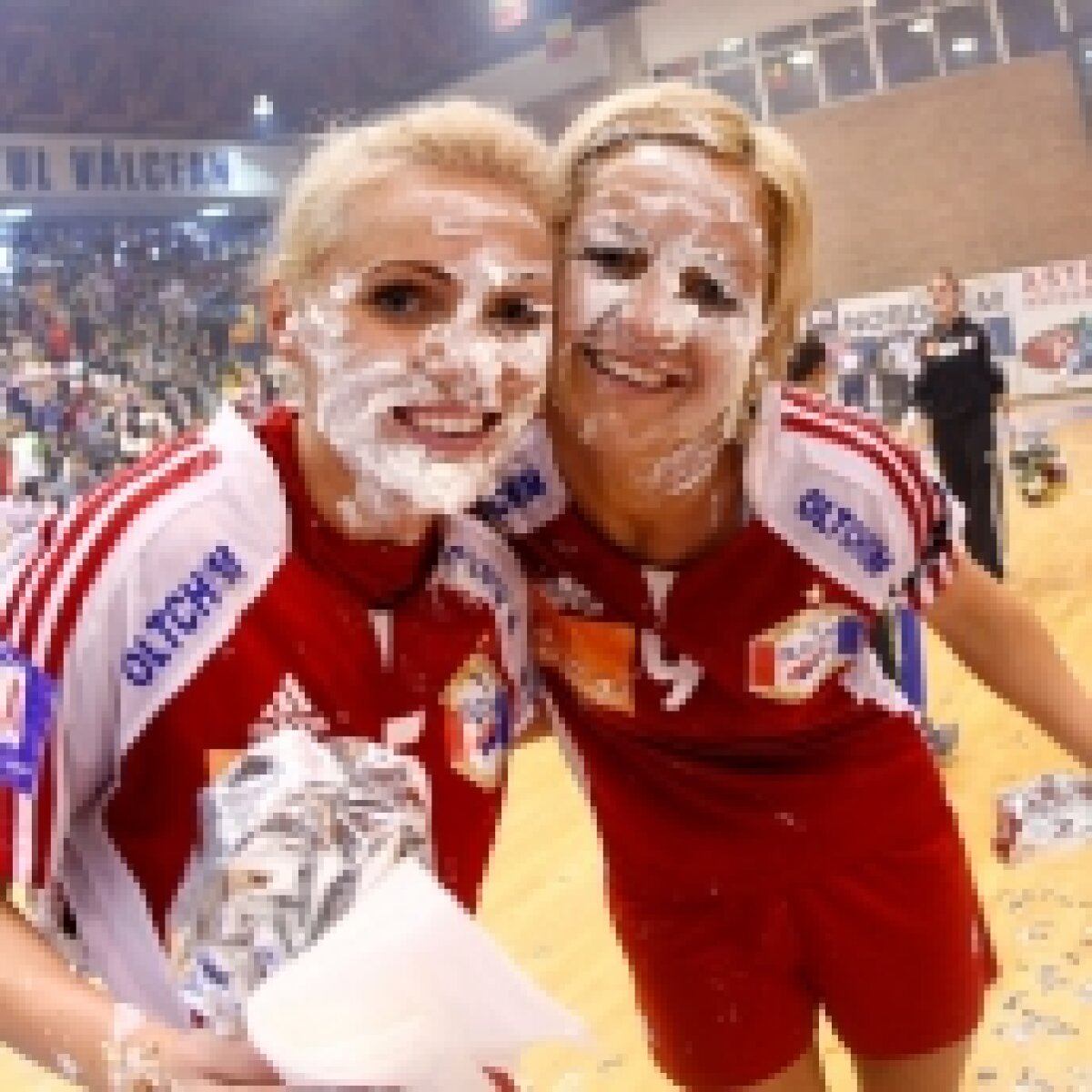 Albă ca Zăpada şi 22 de milioane de pitici » Fetele de la Oltchim merg în finala Ligii Campionilor şi ne fac să ne simţim ca într-un basm