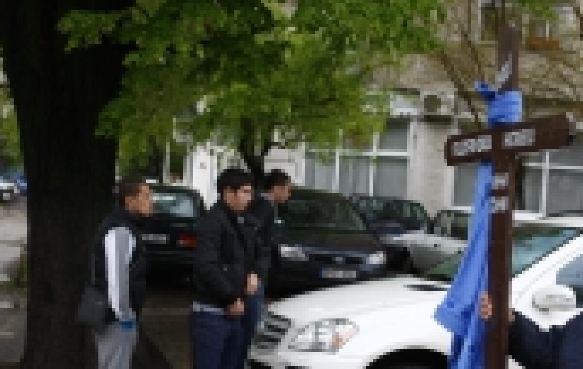 Giuleştiul i-a spus "Adio" lui Sandu Neagu! Vezi poze de la înmormîntare