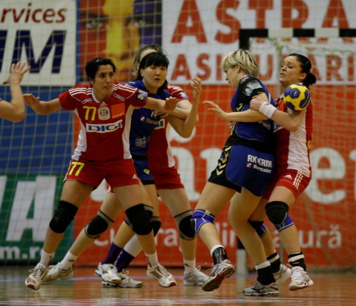 Oltchim trece de Krim Ljubljana cu 31-27. În cărţi pentru semifinale!