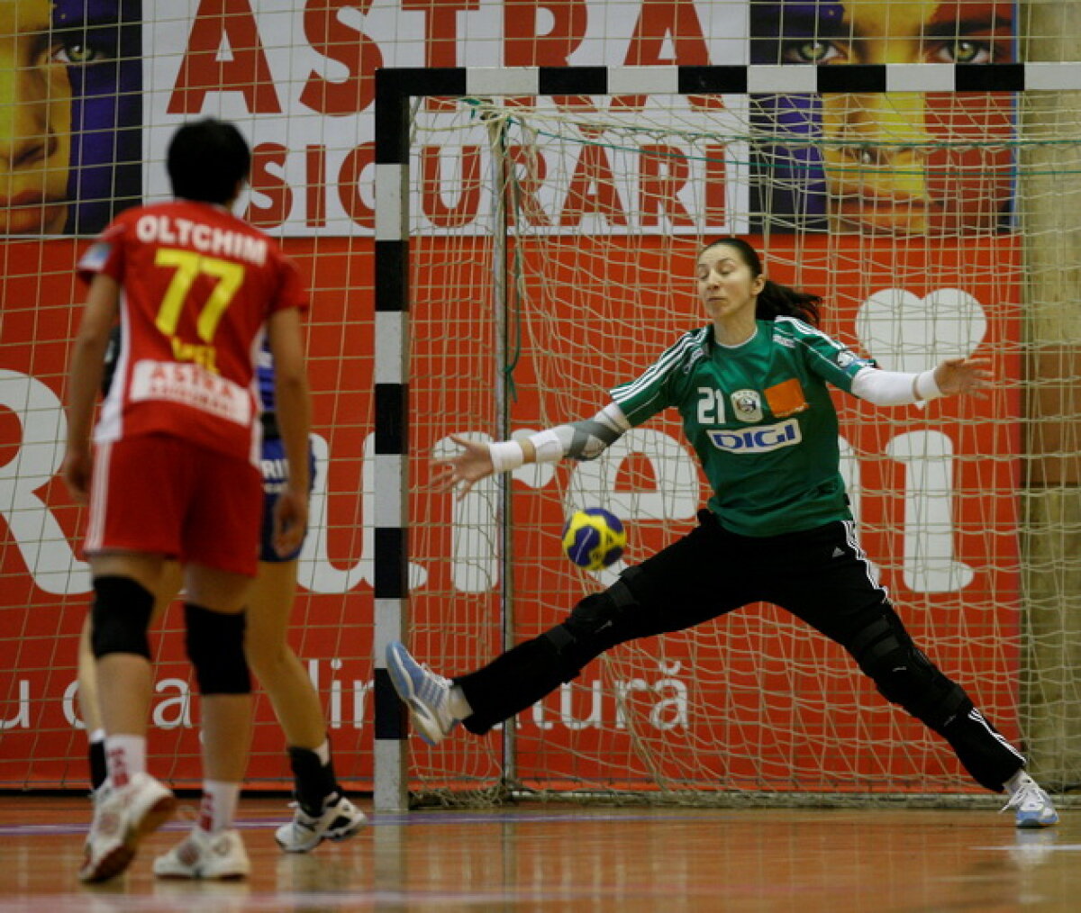 Încă trei meciuri pînă în semifinale pentru Oltchim!