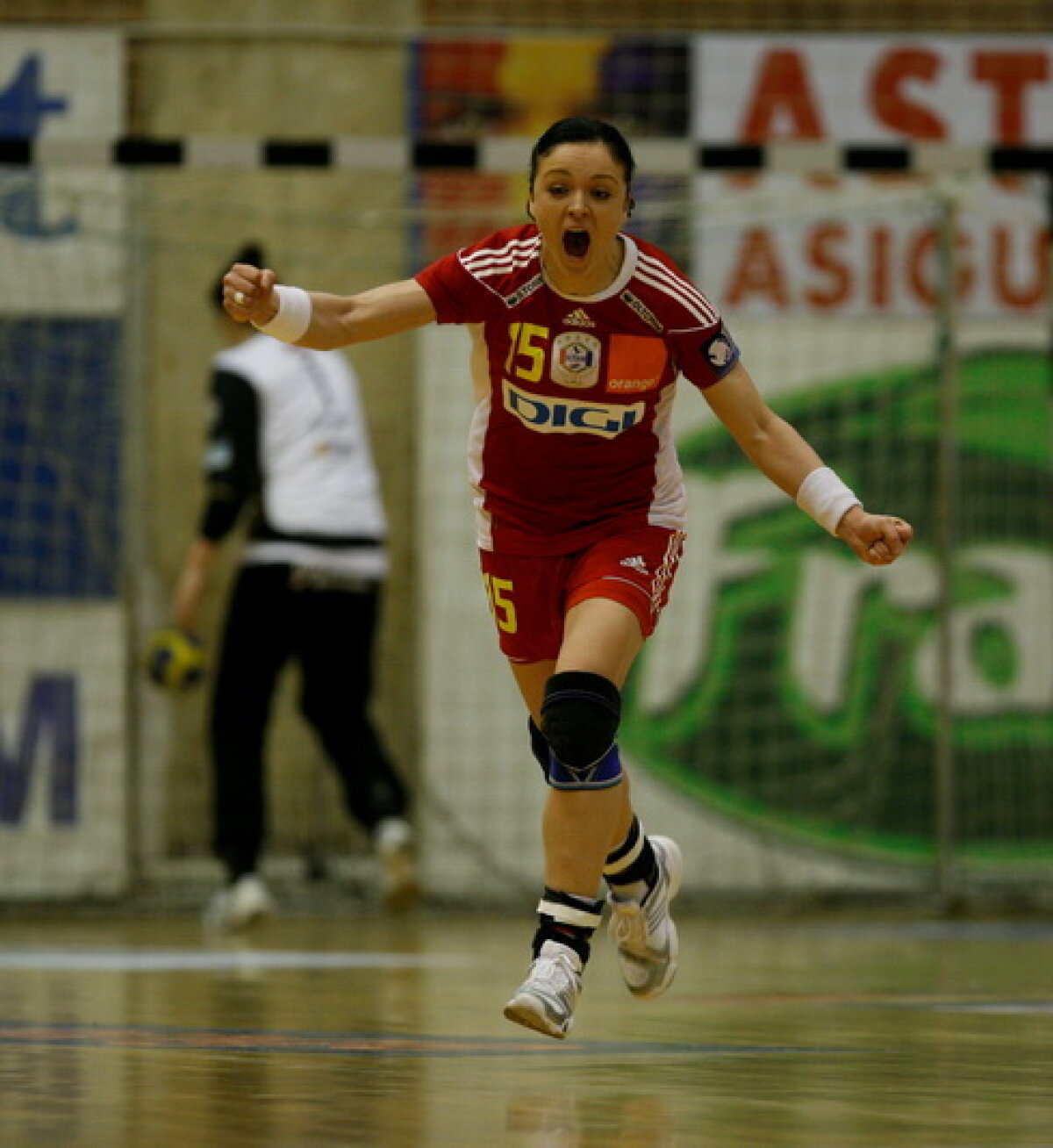 Încă trei meciuri pînă în semifinale pentru Oltchim!