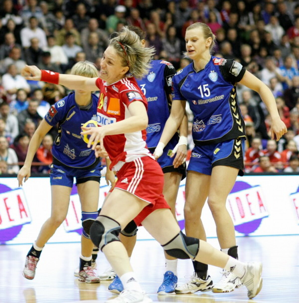 Încă trei meciuri pînă în semifinale pentru Oltchim!