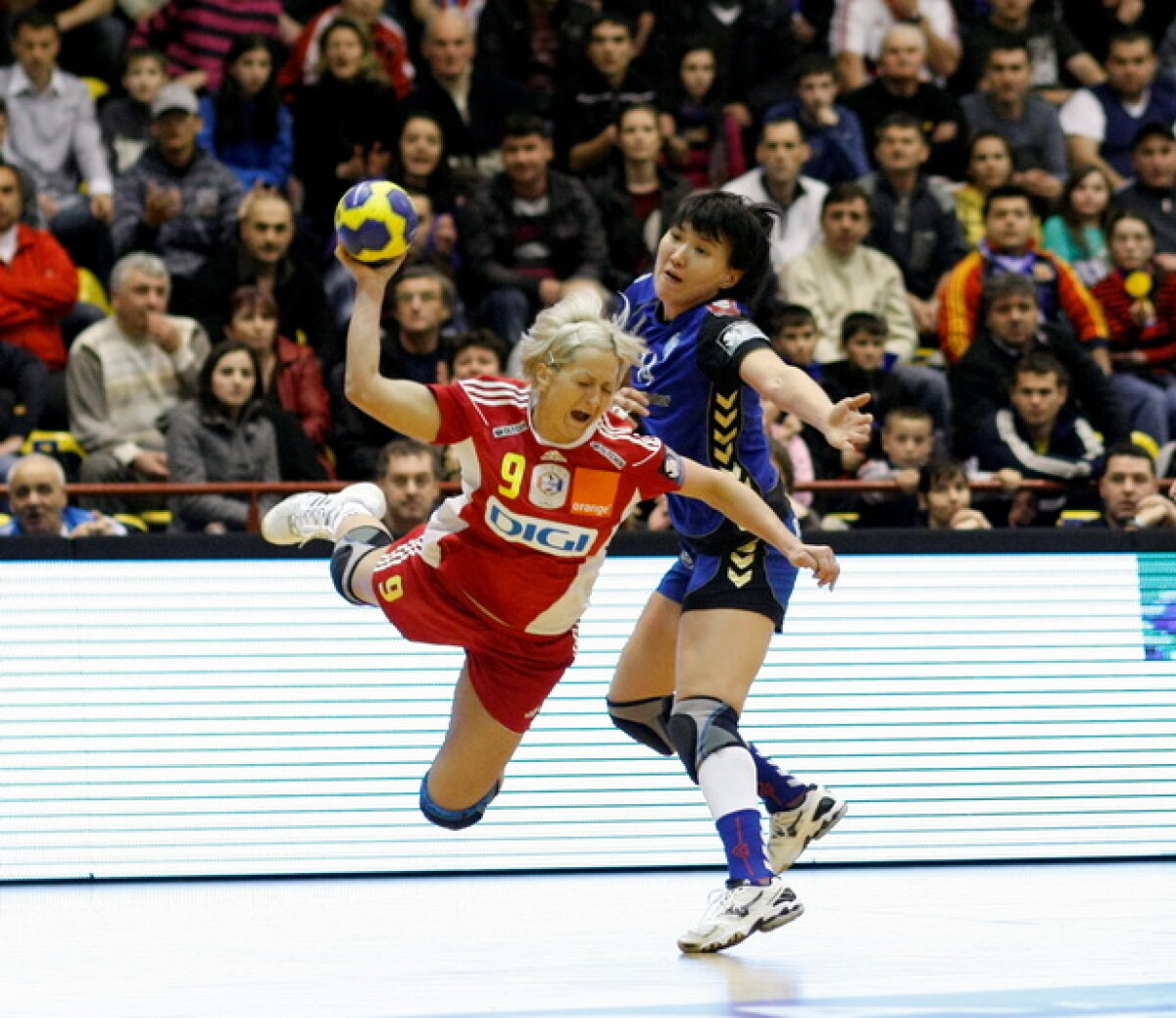 Încă trei meciuri pînă în semifinale pentru Oltchim!