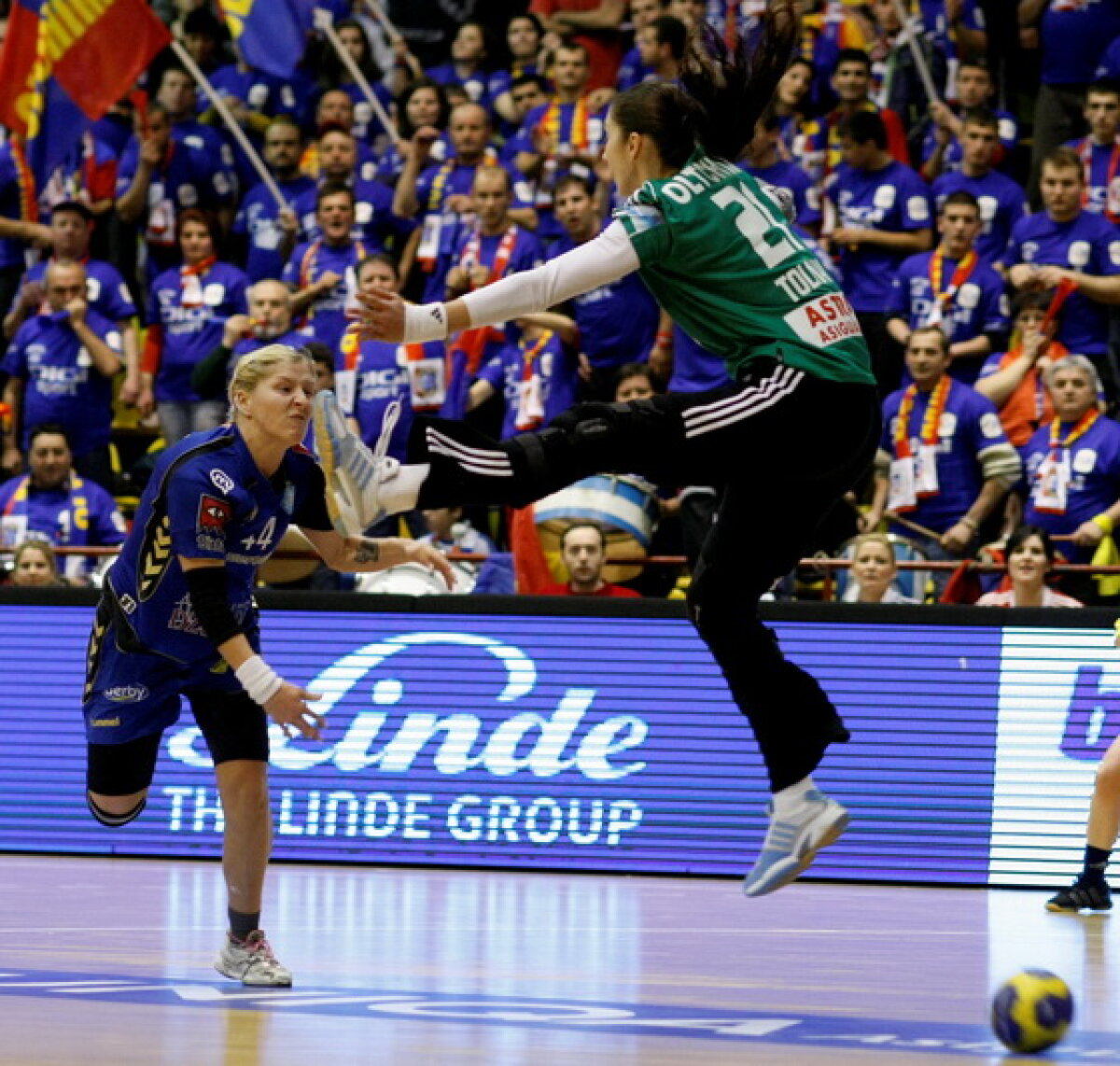 Încă trei meciuri pînă în semifinale pentru Oltchim!