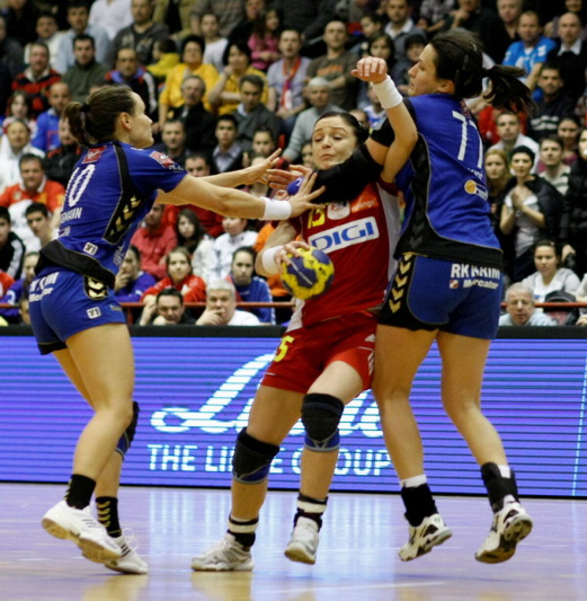 Încă trei meciuri pînă în semifinale pentru Oltchim!