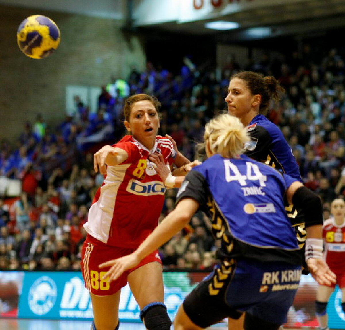 Încă trei meciuri pînă în semifinale pentru Oltchim!