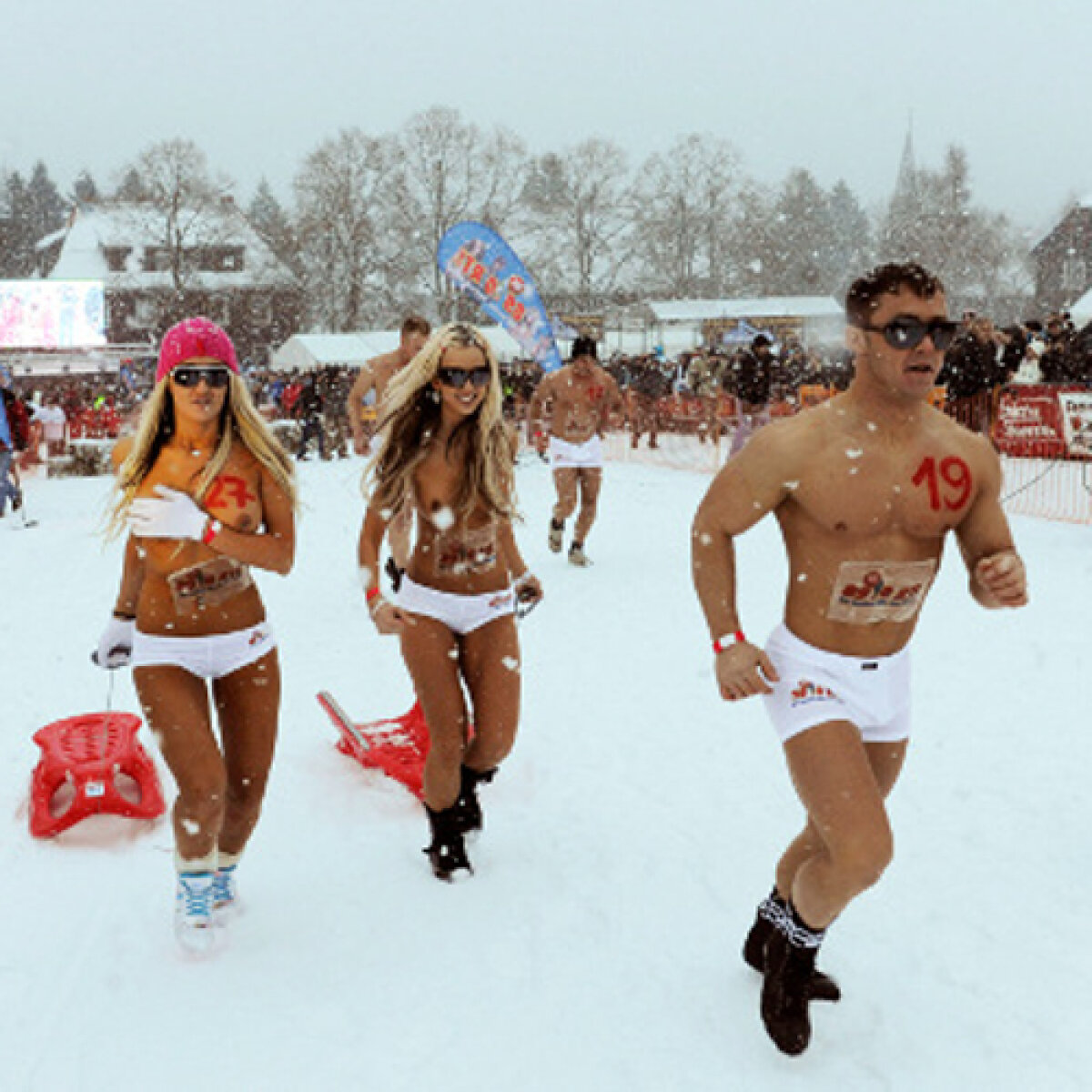 VIDEO! Goi, dar cu cască :)