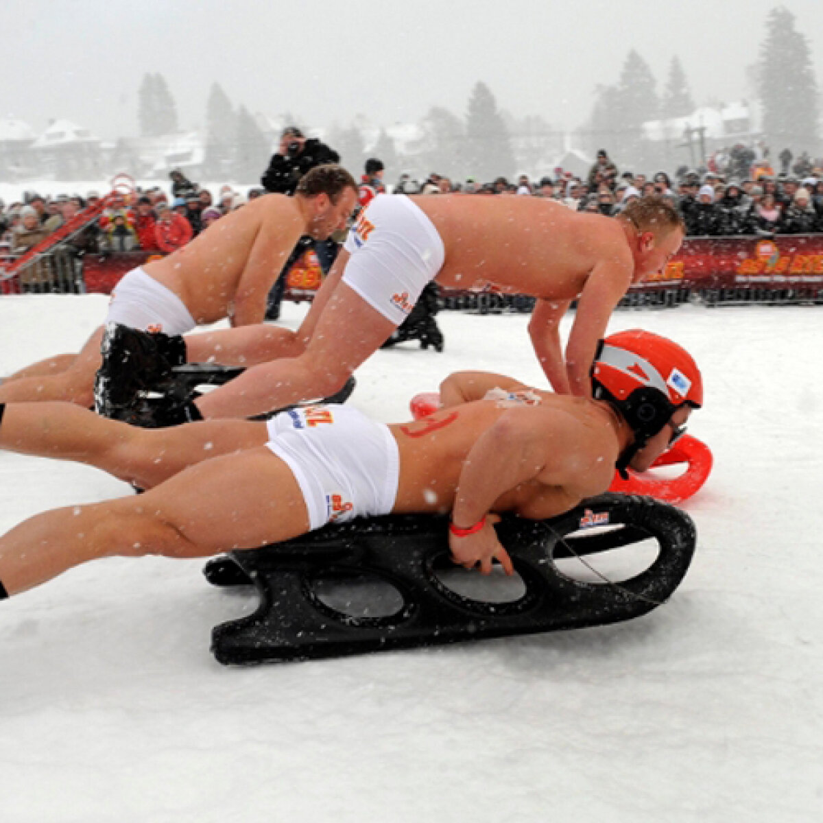 VIDEO! Goi, dar cu cască :)