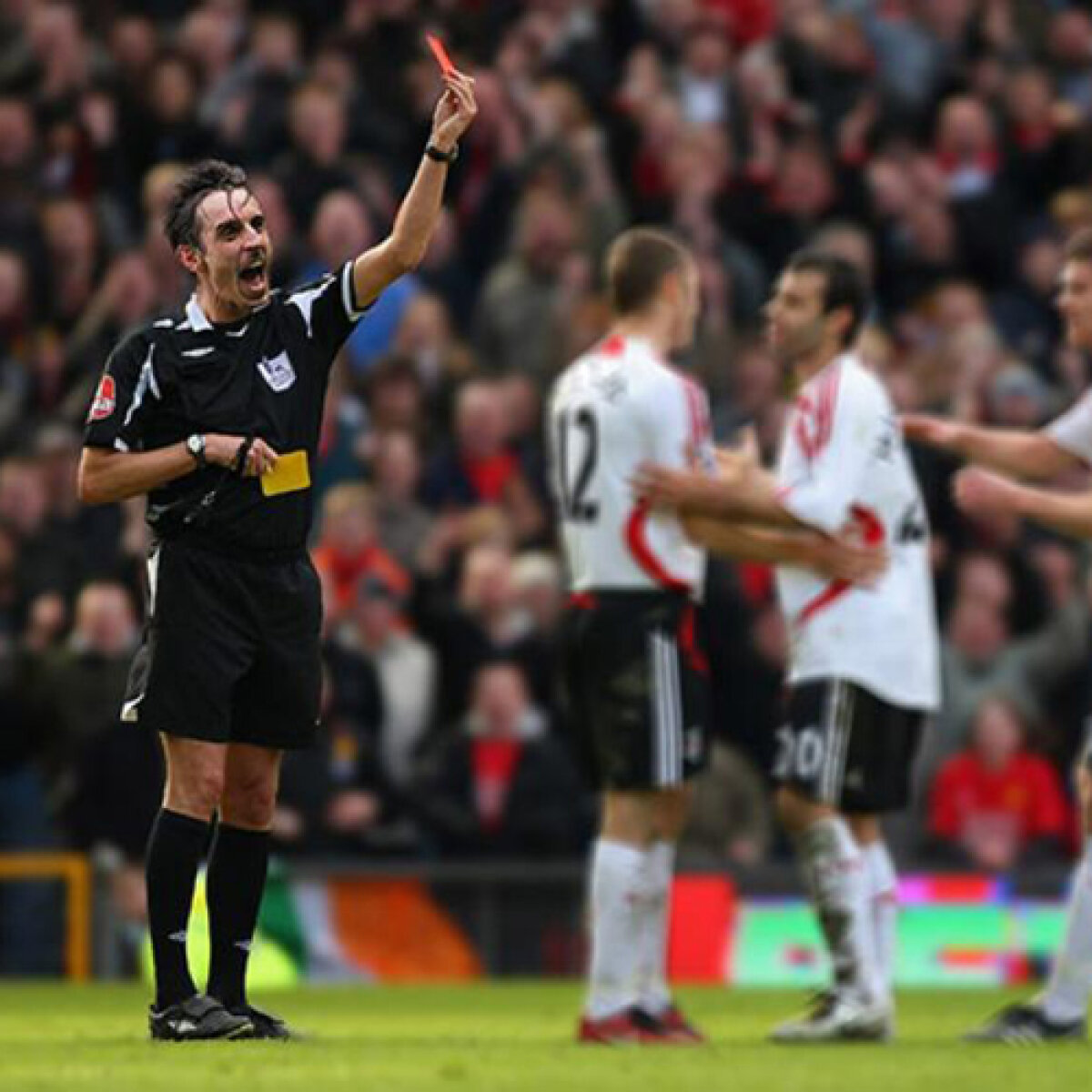 Fanii îl ironizează pe Neville: "Şi acum, Gary?"