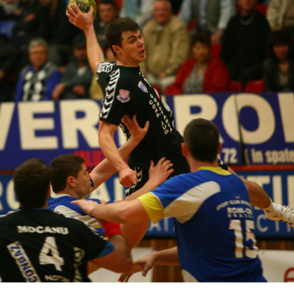 FRH a micşorat numărul de echipe şi a introdus play-off şi play-out » Ligă de 12 echipe