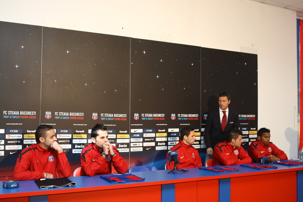 Mihai Stoica, Dică şi Maicon în conferinţă de presă