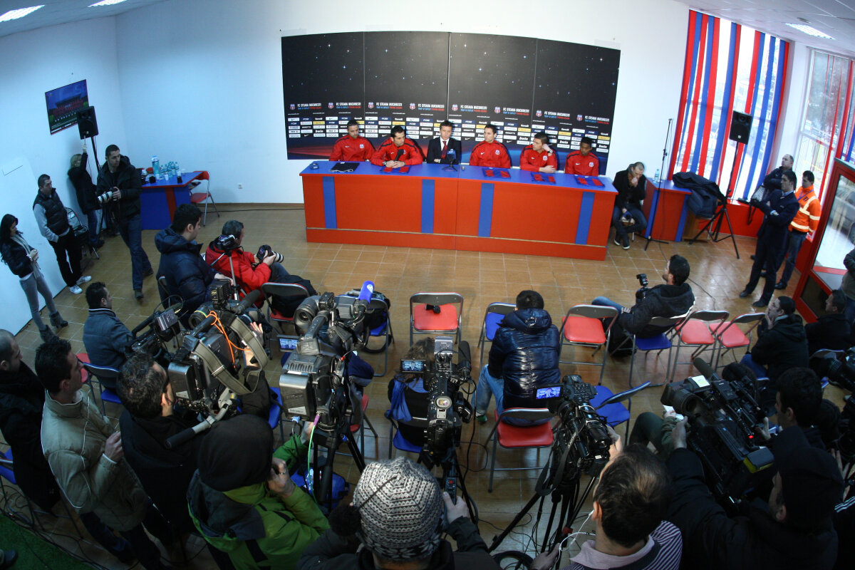 Mihai Stoica, Dică şi Maicon în conferinţă de presă