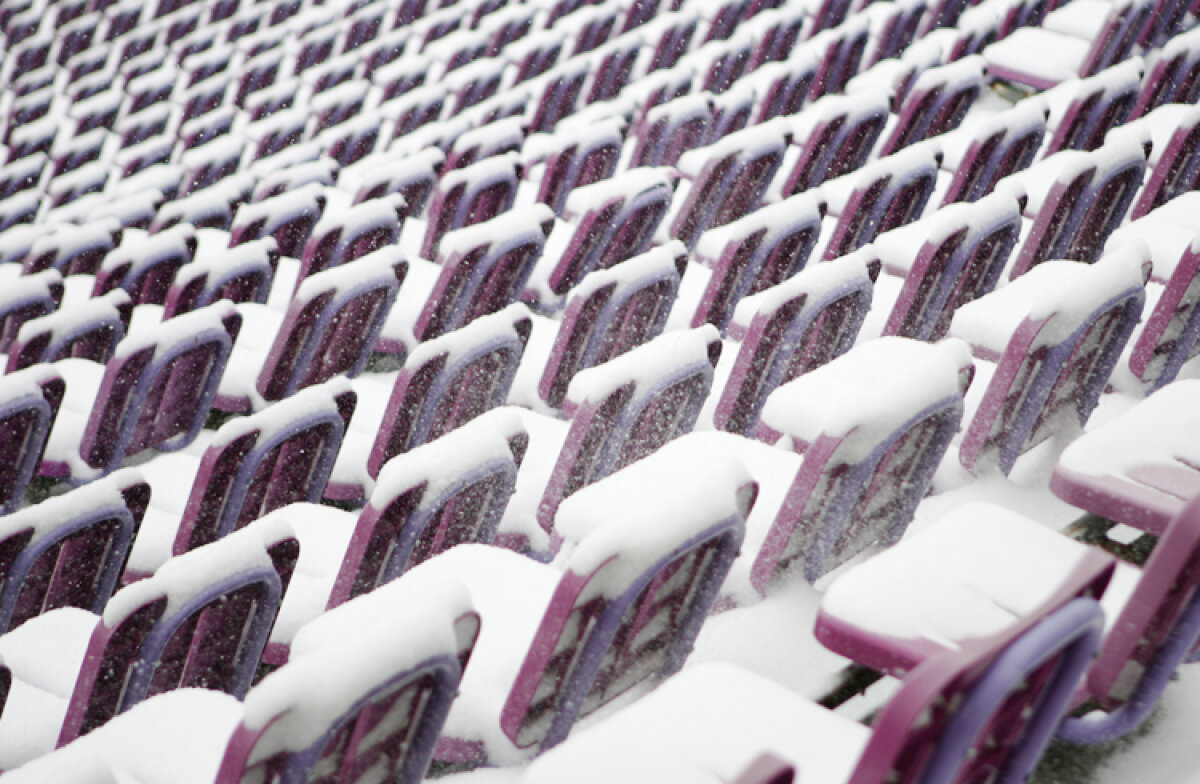 La Timişoara ninge de joi noapte şi stratul de zăpadă este de circa 25-30 de centimetri