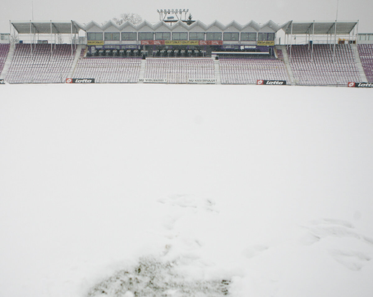 La Timişoara ninge de joi noapte şi stratul de zăpadă este de circa 25-30 de centimetri