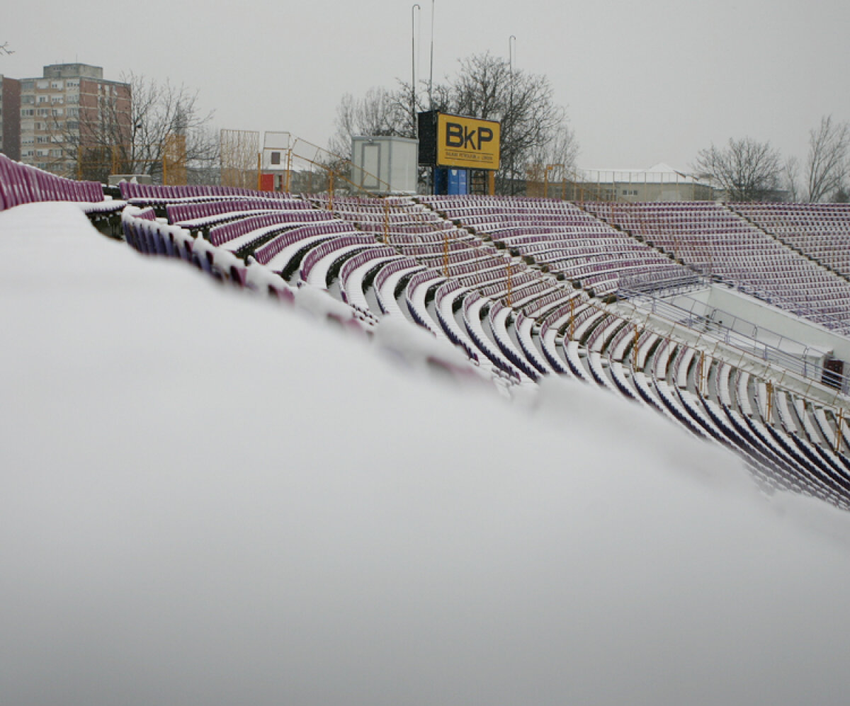 La Timişoara ninge de joi noapte şi stratul de zăpadă este de circa 25-30 de centimetri