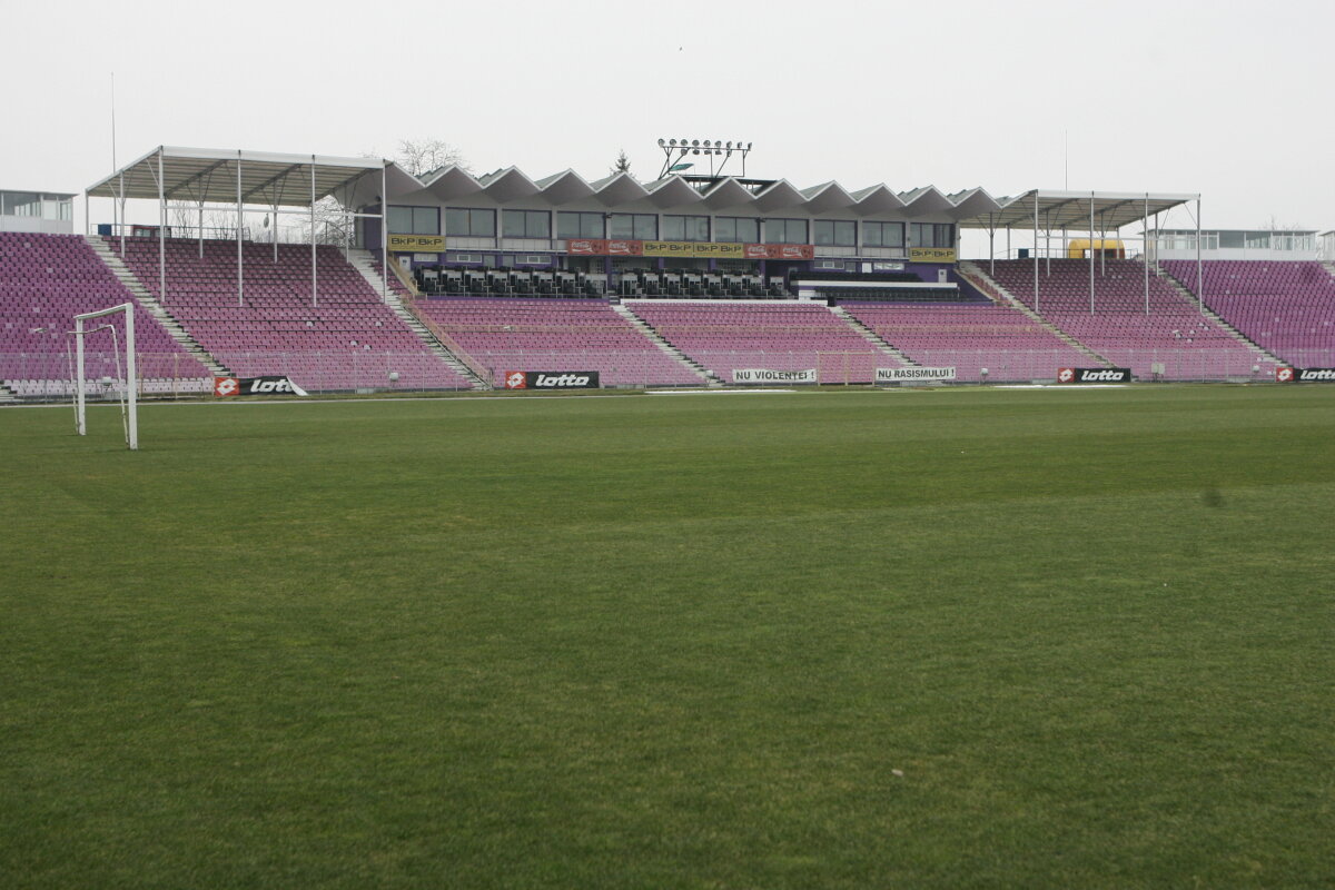 La Timişoara ninge de joi noapte şi stratul de zăpadă este de circa 25-30 de centimetri