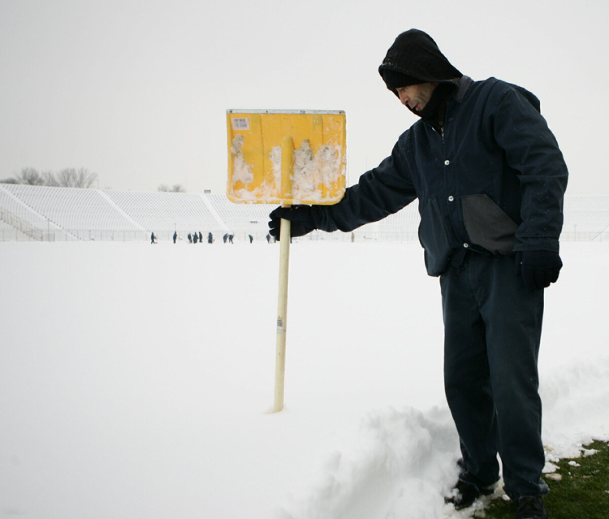 La Timişoara ninge de joi noapte şi stratul de zăpadă este de circa 25-30 de centimetri