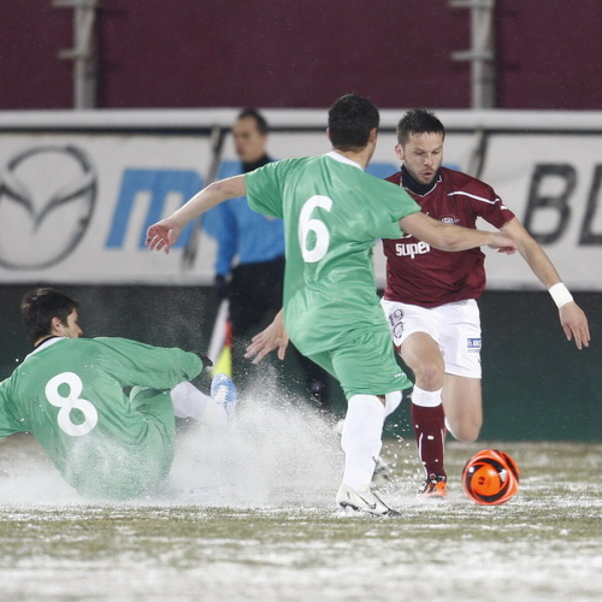 VIDEO » Rapidiştii au încălzit zăpada şi au învins Unirea