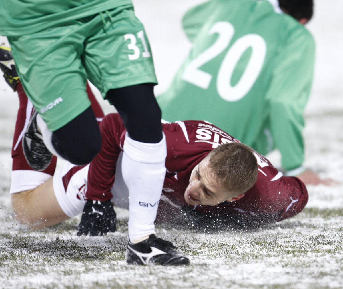 VIDEO » Rapidiştii au încălzit zăpada şi au învins Unirea