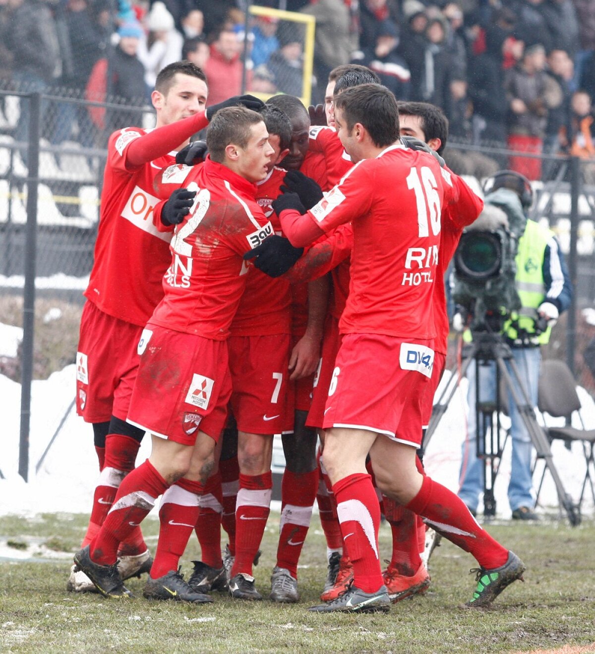 Cătălin Munteanu a adus trei puncte pentru "roş-albi" » Cîinii husky