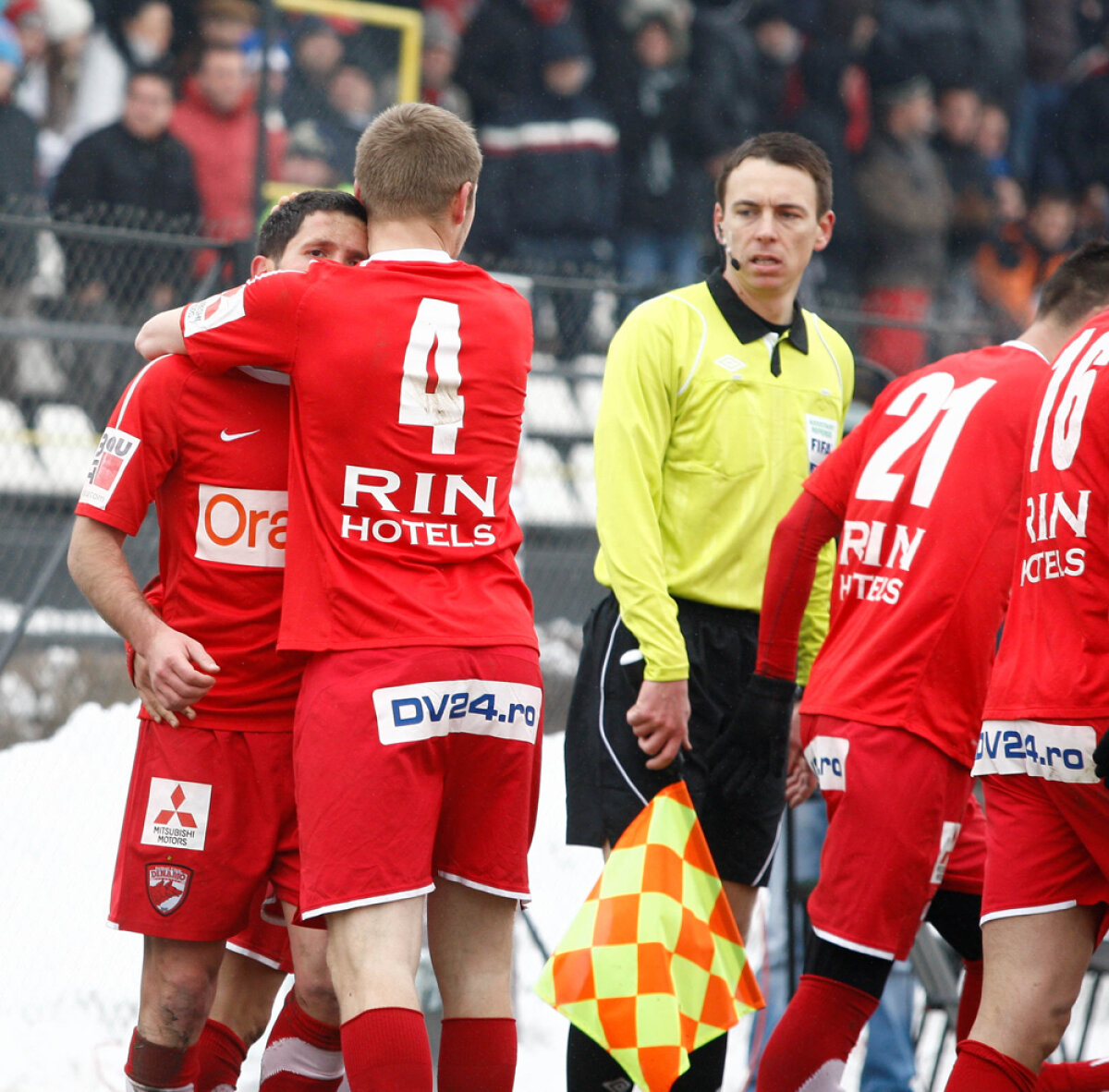 Cătălin Munteanu a adus trei puncte pentru "roş-albi" » Cîinii husky