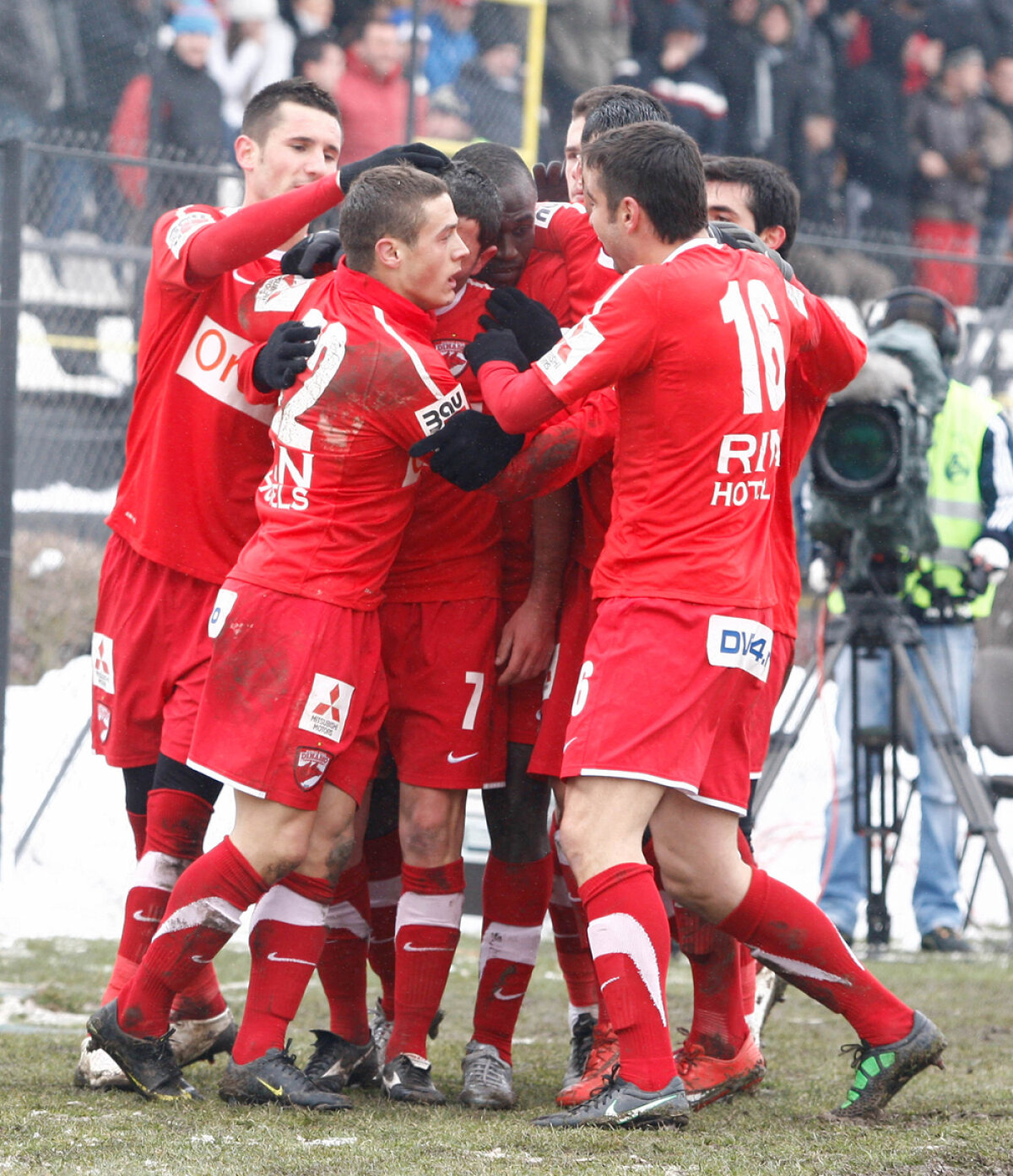 Cătălin Munteanu a adus trei puncte pentru "roş-albi" » Cîinii husky