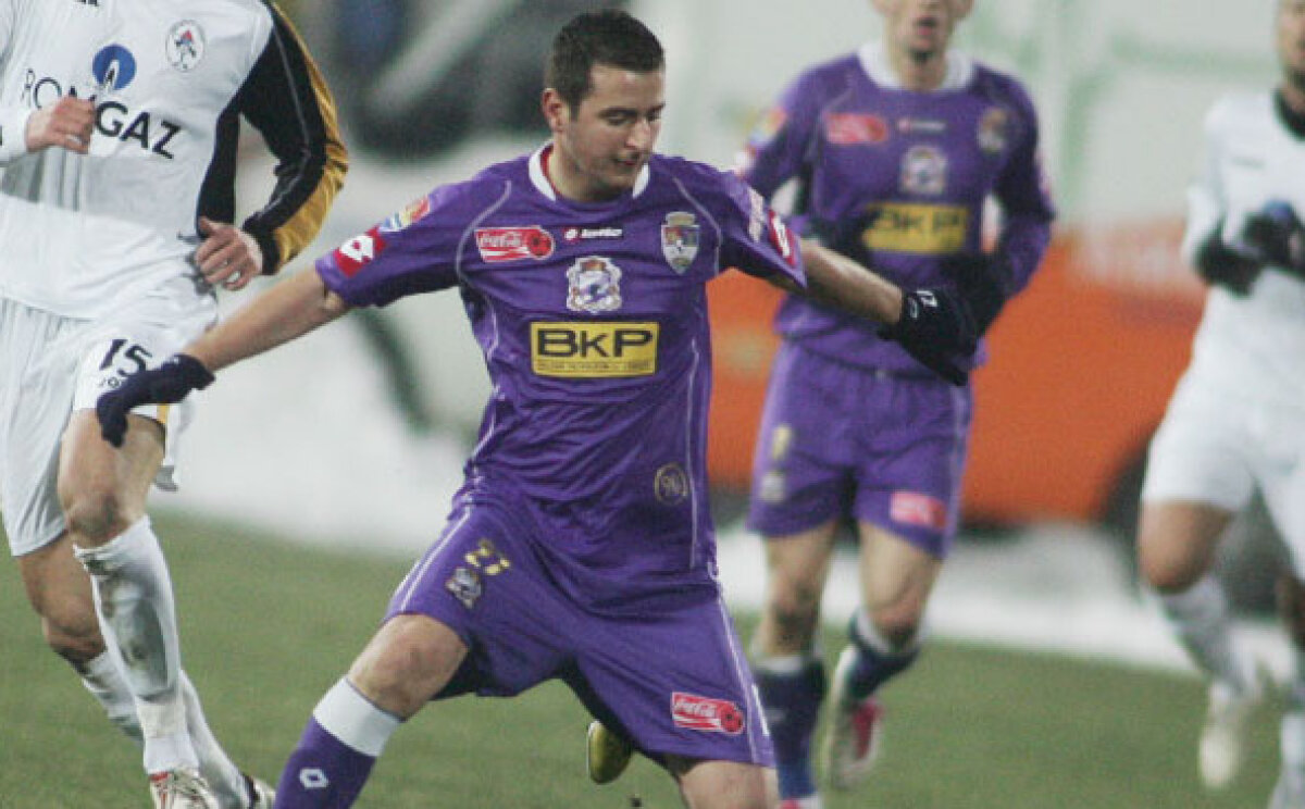 Poli Timişoara cîştigă cu 3-1 în faţa lui Gaz Metan şi rămîne în cursa pentru titlu