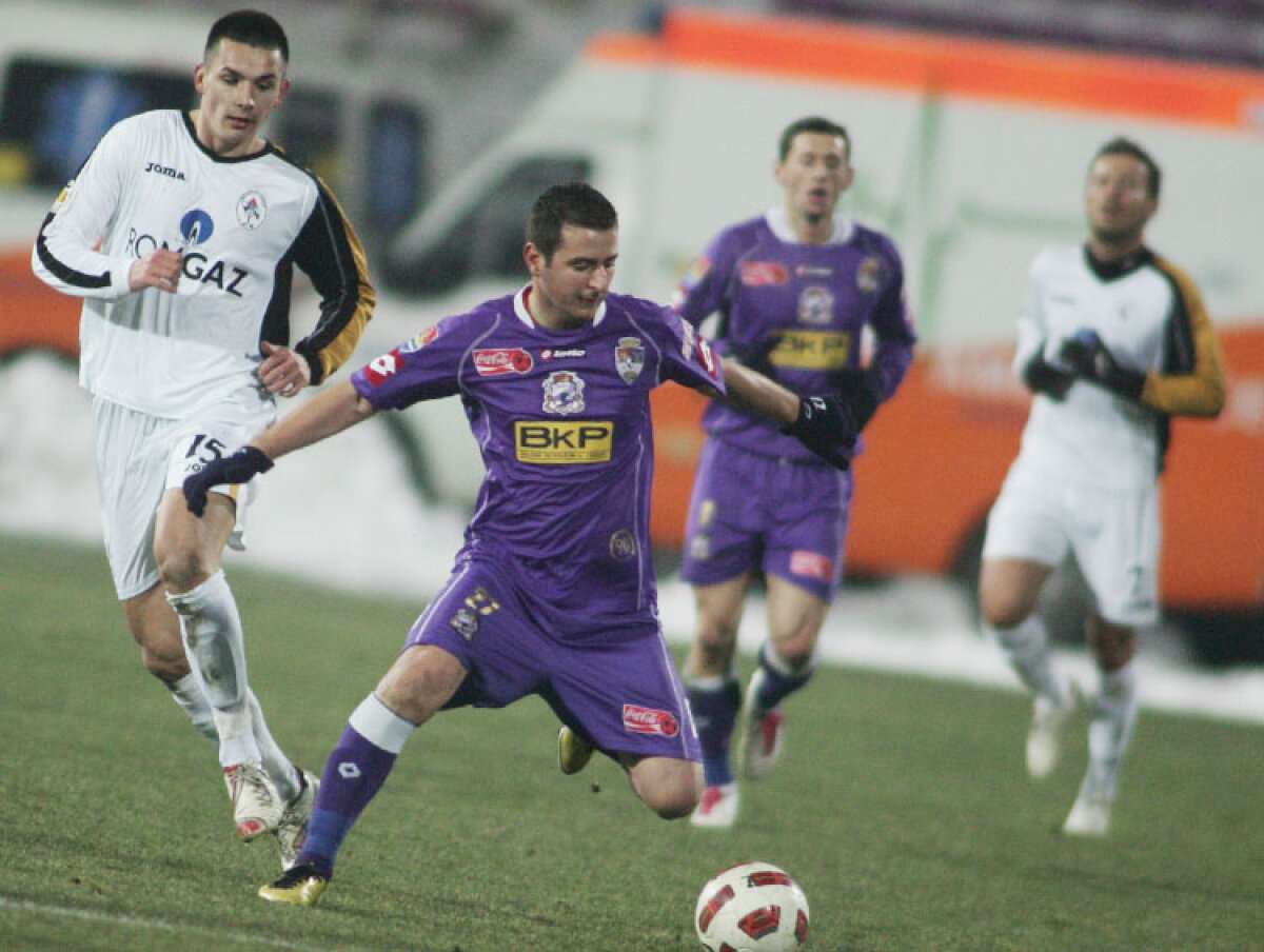 Poli Timişoara cîştigă cu 3-1 în faţa lui Gaz Metan şi rămîne în cursa pentru titlu