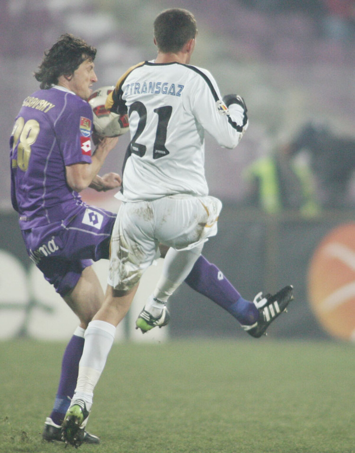 Poli Timişoara cîştigă cu 3-1 în faţa lui Gaz Metan şi rămîne în cursa pentru titlu