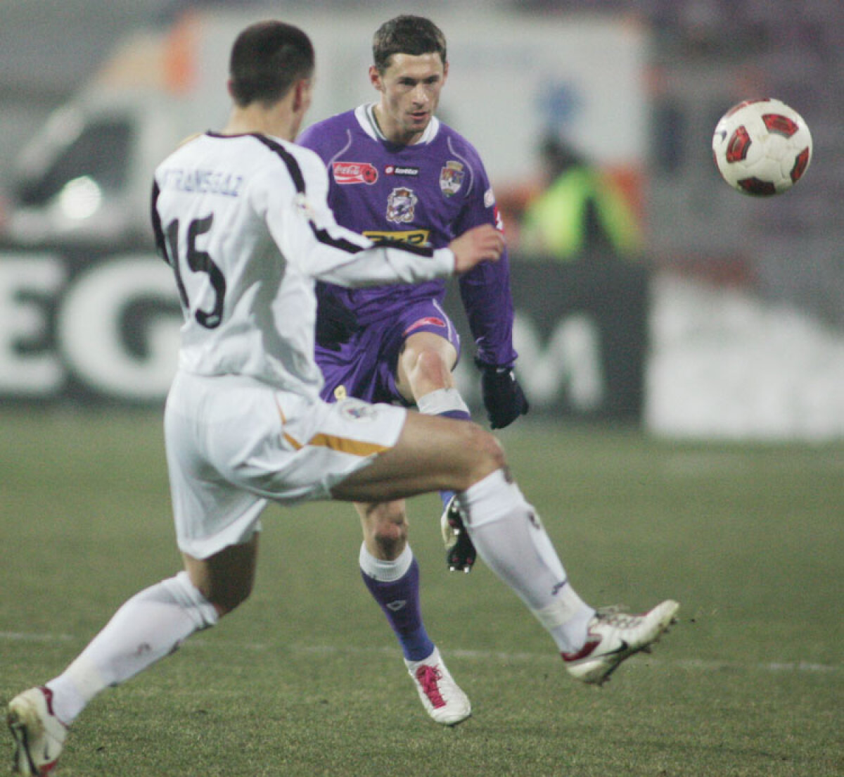 Poli Timişoara cîştigă cu 3-1 în faţa lui Gaz Metan şi rămîne în cursa pentru titlu