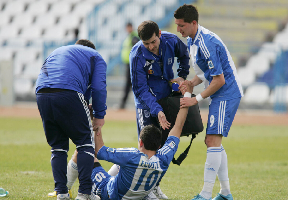 Cît de greu îşi revin fotbaliştii după accidentări grave? Costea n-a mai dat gol de un an