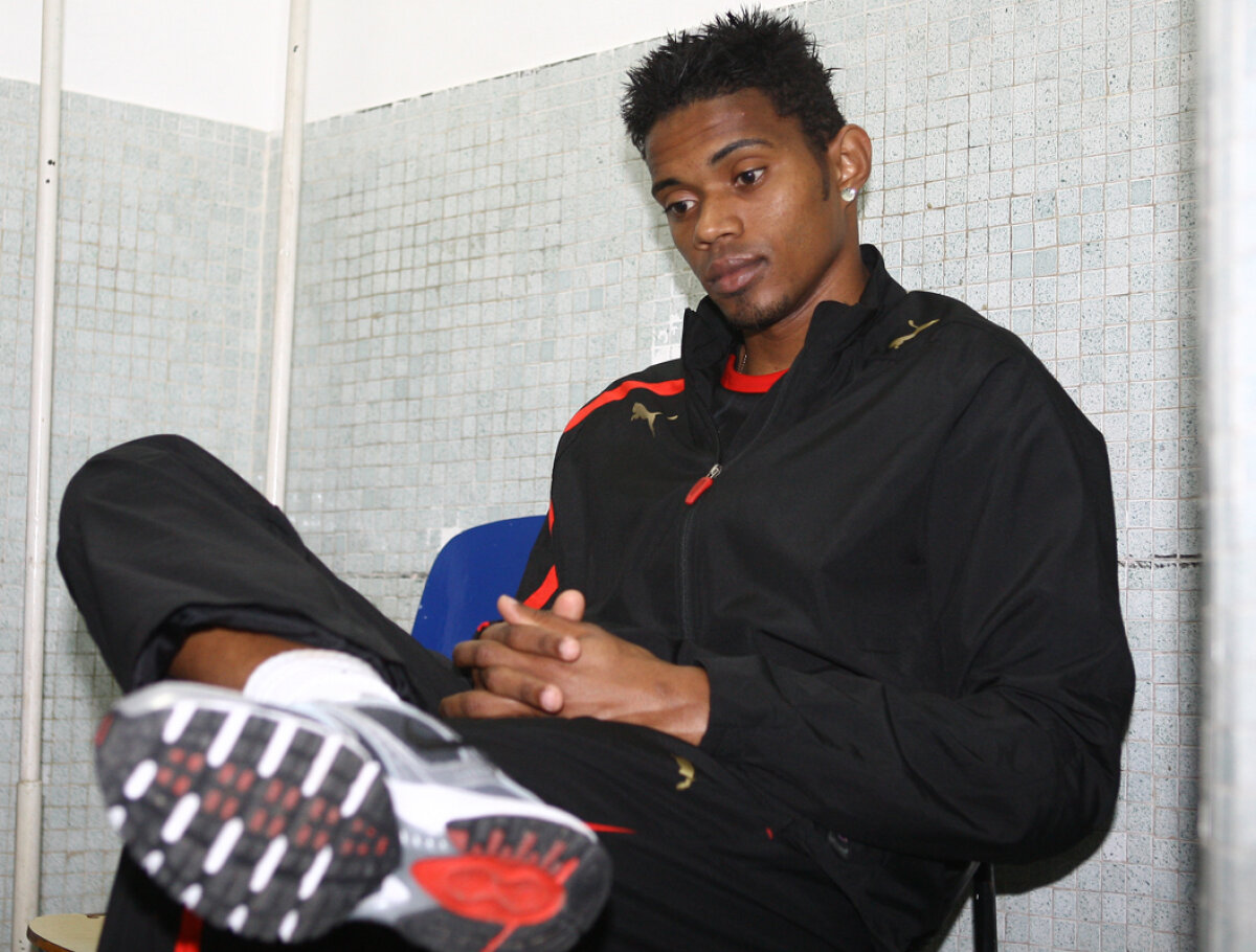 Lăcătuş vrea forţe proaspete în atac » Maicon debutează cu Braşovul