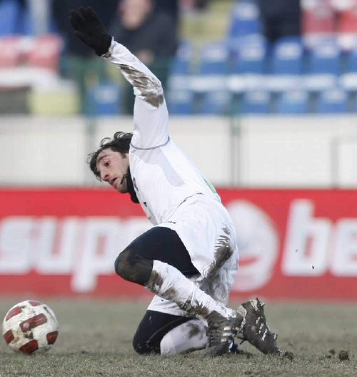 De Zerbi fierbe: "Cum să evoluăm în condiţiile astea? Cei de la Ligă probabil n-au jucat niciodată fotbal!"