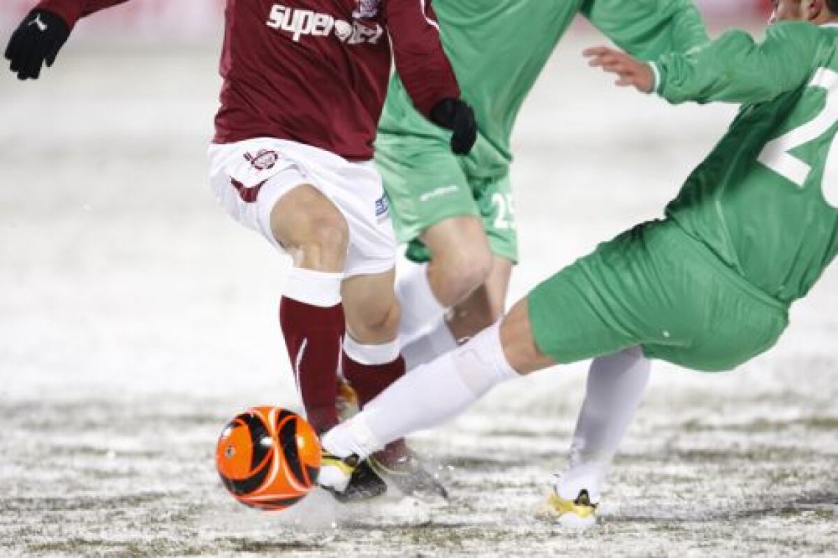 De Zerbi fierbe: "Cum să evoluăm în condiţiile astea? Cei de la Ligă probabil n-au jucat niciodată fotbal!"