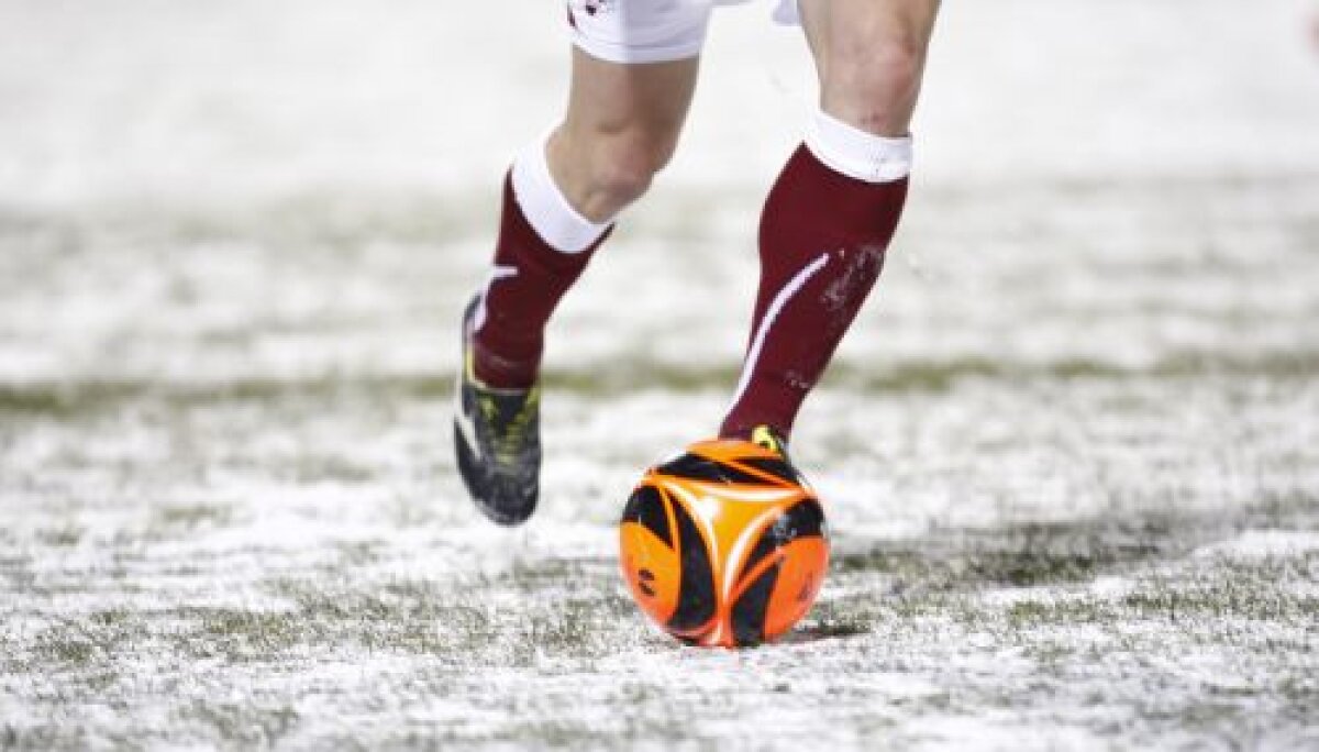 De Zerbi fierbe: "Cum să evoluăm în condiţiile astea? Cei de la Ligă probabil n-au jucat niciodată fotbal!"