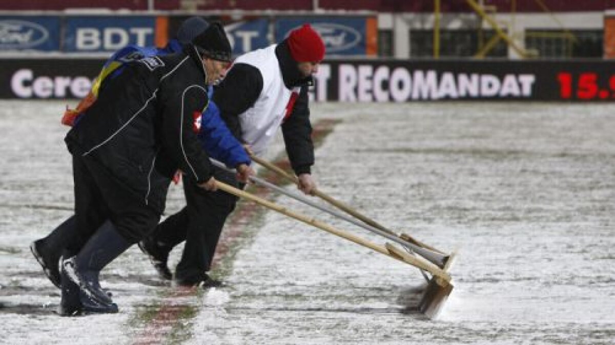 De Zerbi fierbe: "Cum să evoluăm în condiţiile astea? Cei de la Ligă probabil n-au jucat niciodată fotbal!"