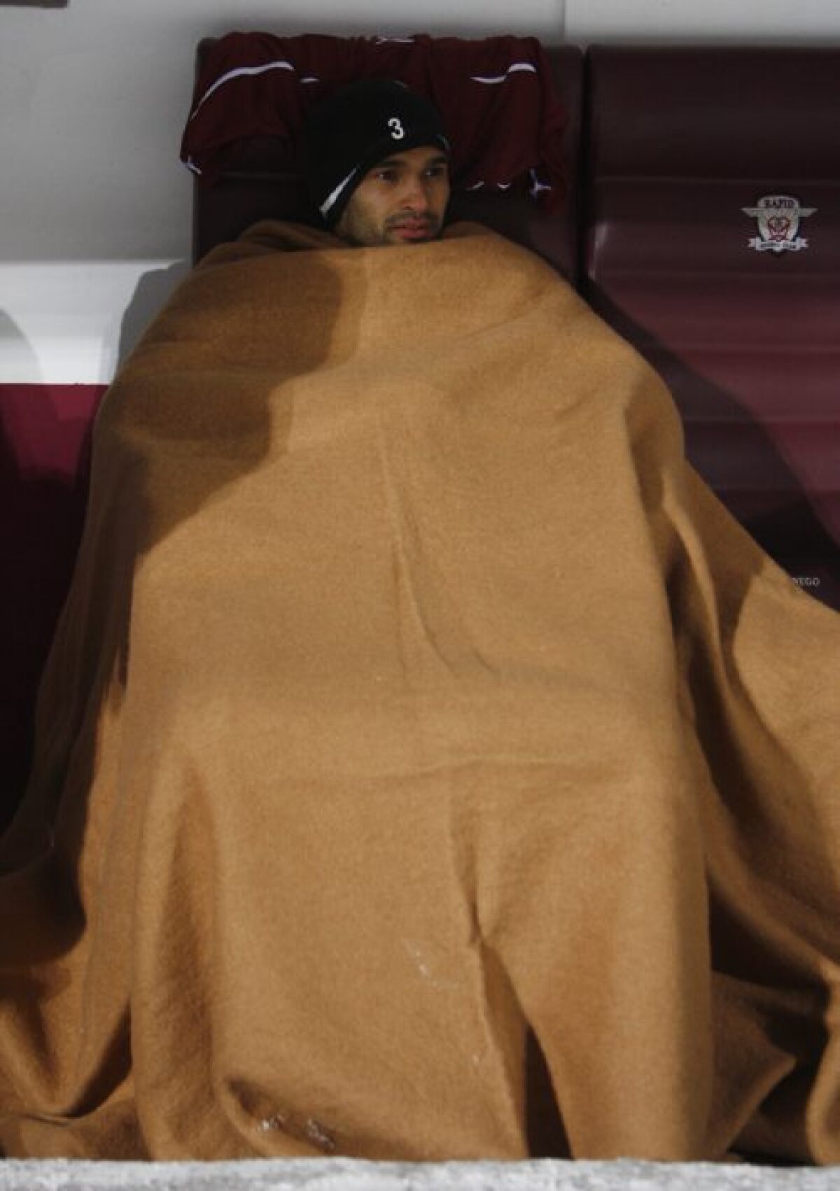 De Zerbi fierbe: "Cum să evoluăm în condiţiile astea? Cei de la Ligă probabil n-au jucat niciodată fotbal!"