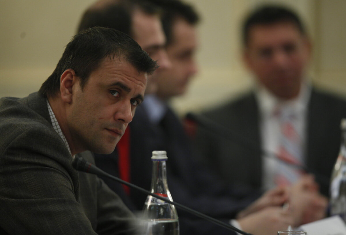 GALERIE FOTO » Dragomir: "30 de mii € e caietul de sarcini, 5 mii € taxa participare, 1 milion € garanţia"