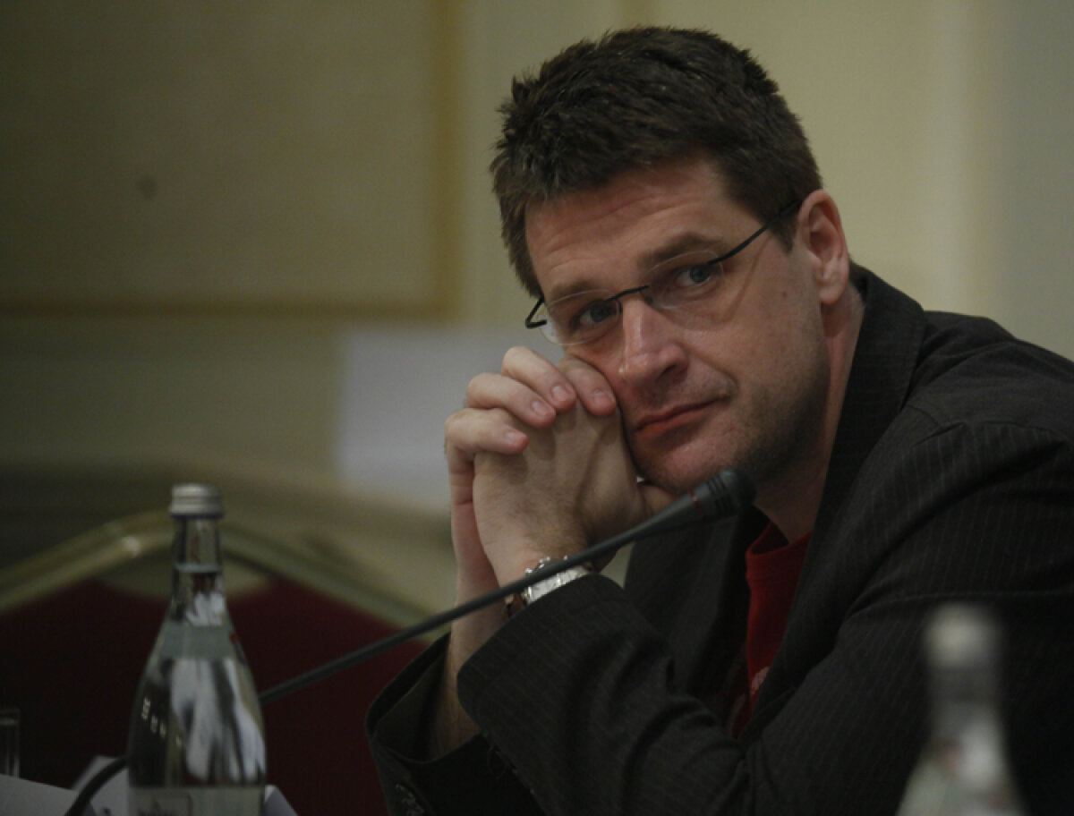 GALERIE FOTO » Dragomir: "30 de mii € e caietul de sarcini, 5 mii € taxa participare, 1 milion € garanţia"