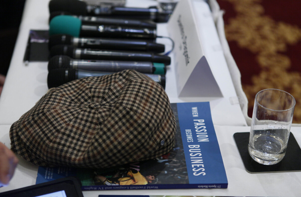 GALERIE FOTO » Dragomir: "30 de mii € e caietul de sarcini, 5 mii € taxa participare, 1 milion € garanţia"