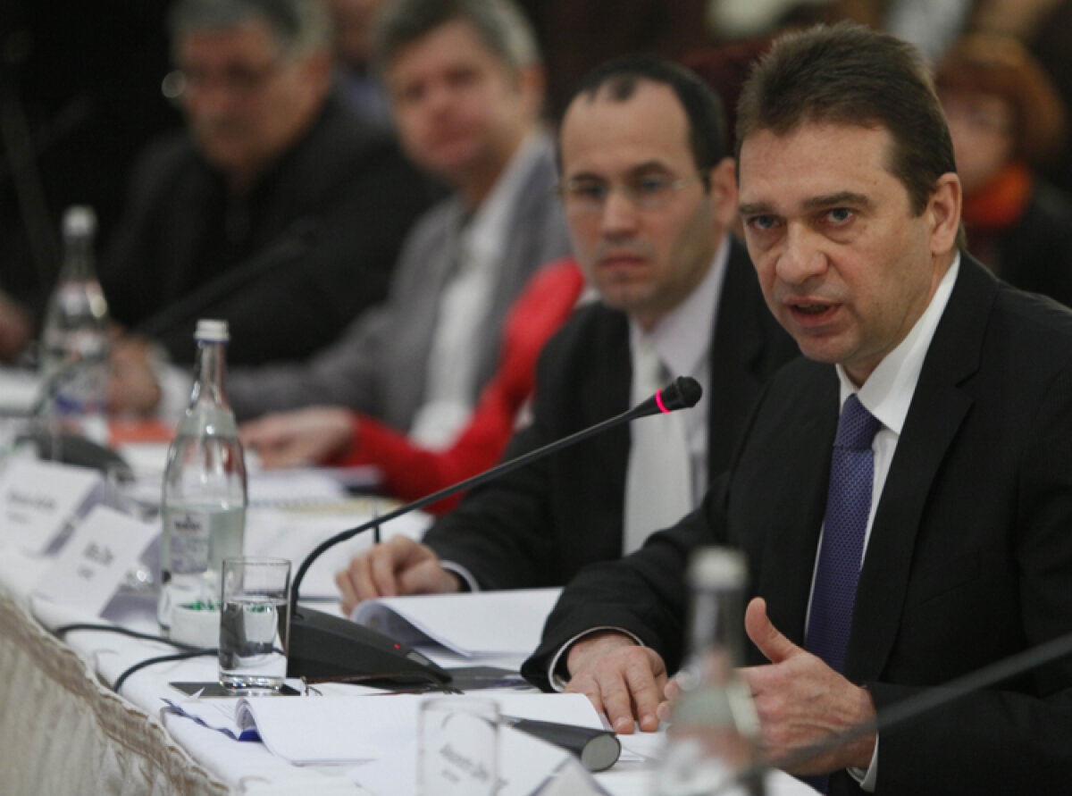 GALERIE FOTO » Dragomir: "30 de mii € e caietul de sarcini, 5 mii € taxa participare, 1 milion € garanţia"